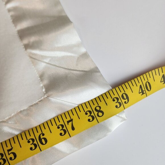 Kids Line baby blanket white with satin trim - Picture 6 of 7